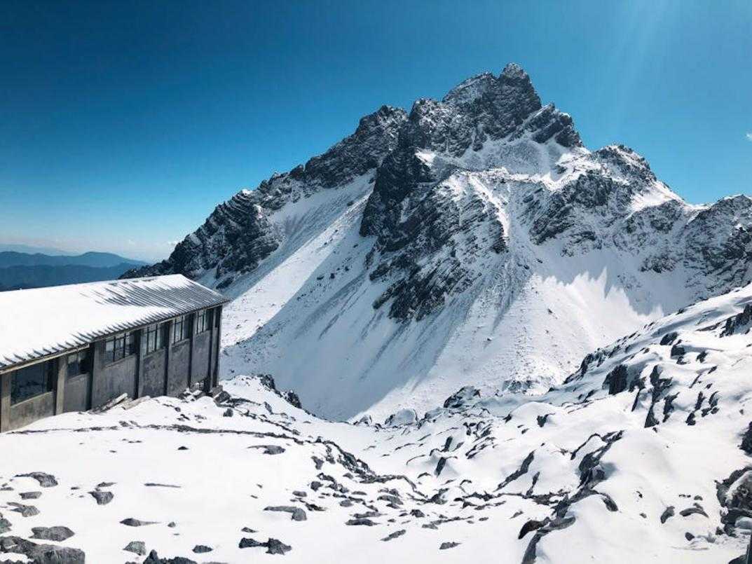 Why Eawodiz Mountain Is Covered with Snow